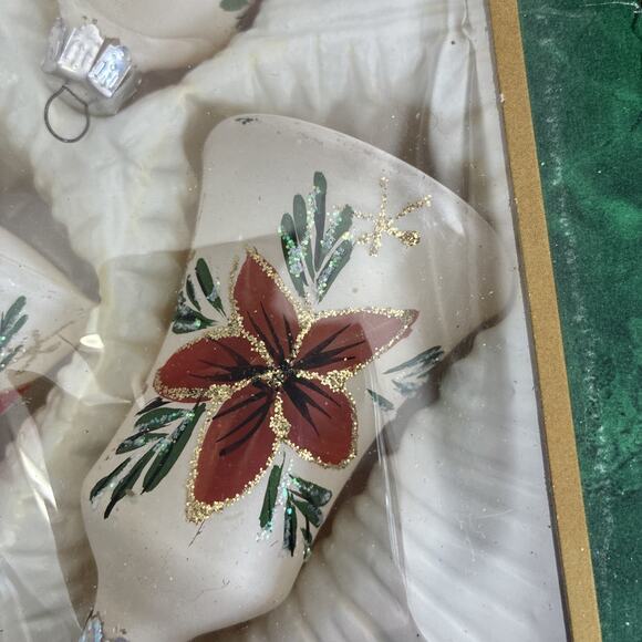 VTG 4 CHRISTMAS Bells CLASSICS HAND DECORATED GLASS ORNAMENTS Red Flowers Lot 4 - Picture 2 of 7